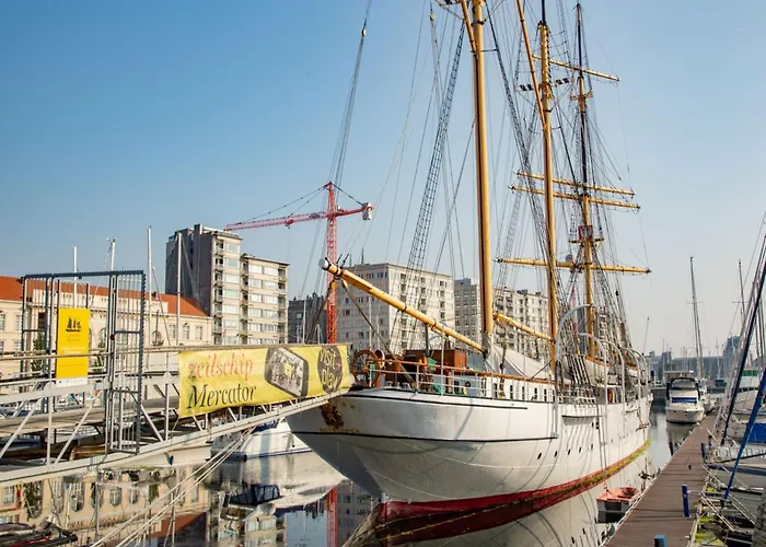 In Near And Promenade أوستيند